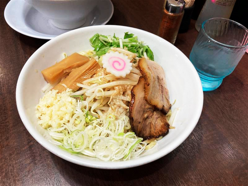 油そばには追い飯の白米がついてきます